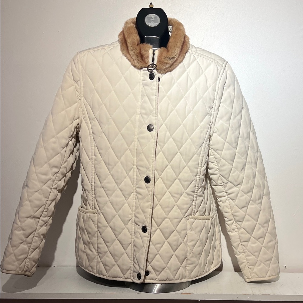Elegant Cream Quilted Jacket with Faux Fur Collar